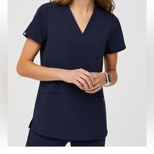 Figs scrub top